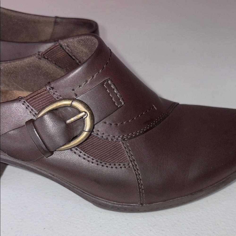 Michel M Women's Size 9 Brown Block
Heel Mules - Buckle Detail preowned - Picture 9 of 9